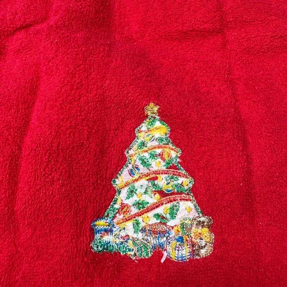 Vibrant Holiday Hand Towels with Christmas Tree Design